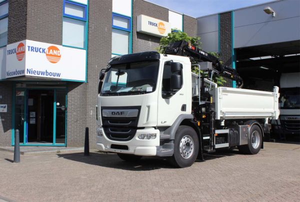 Nieuwe DAF LF 2.2 vrachtwagen in de stad